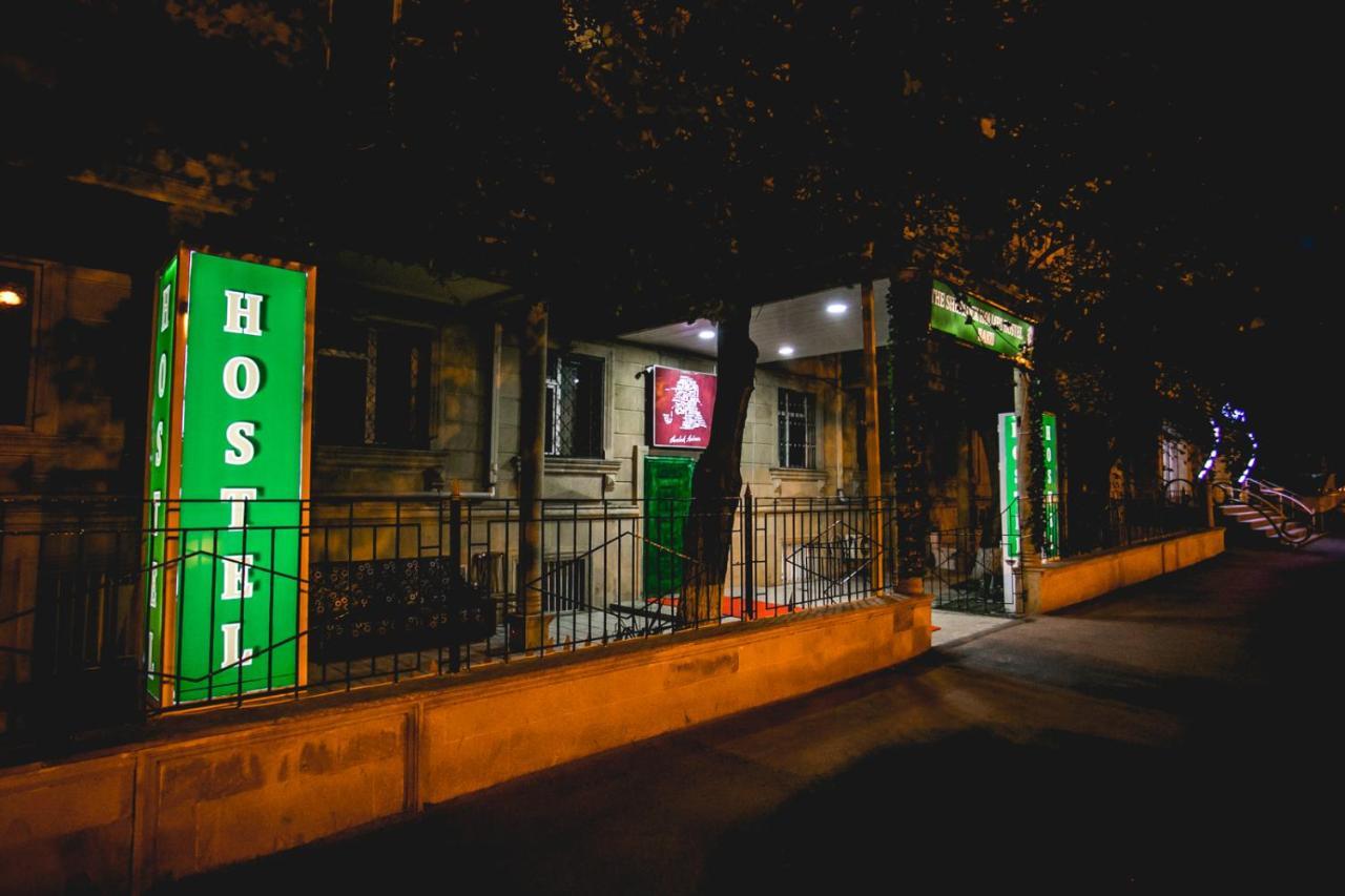 Sherlock Holmes Hostel Bakú Exterior foto